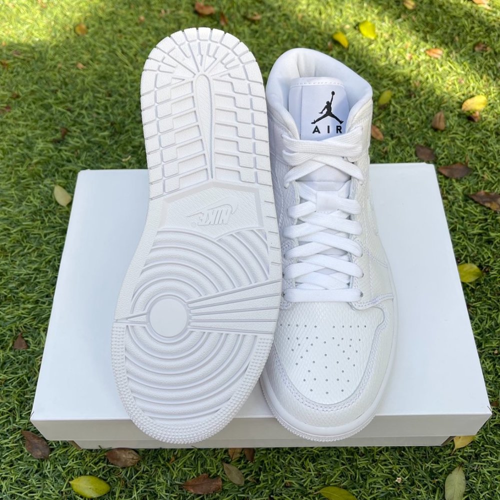 Nike air Jordan 1 triple white shoes - Picture 4 of 4